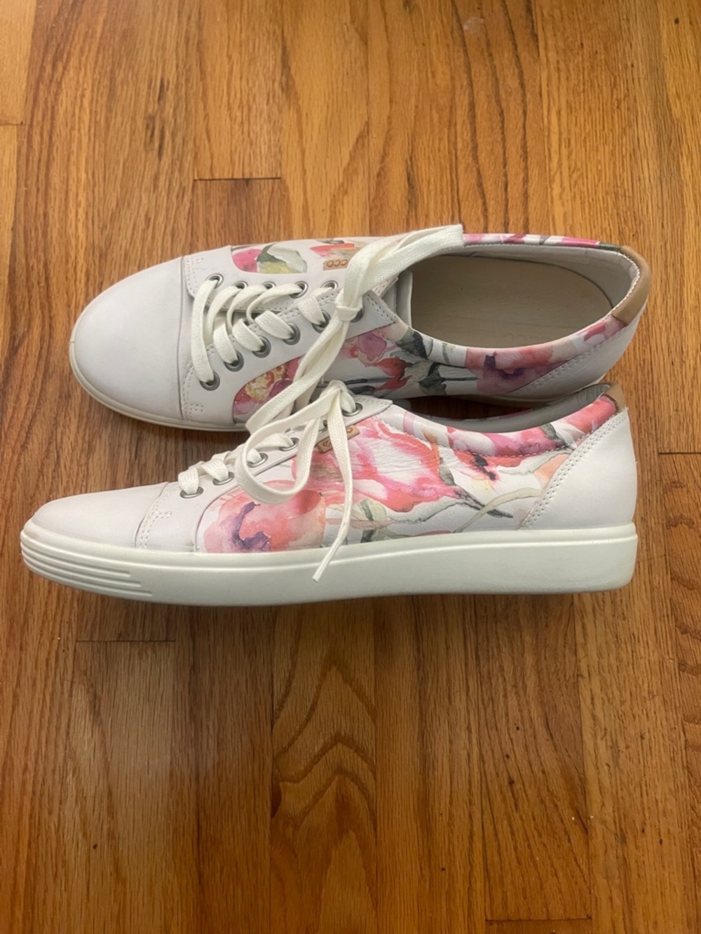 Like NEW ECCO Soft 7 White Floral Leather Sneakers - - Picture 3 of 8